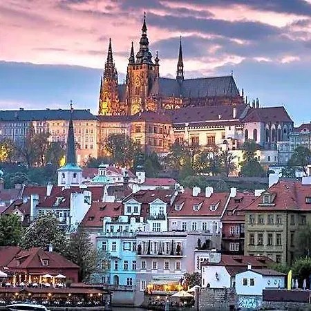 Loft With 3 Bedrooms Near Karlinska Square