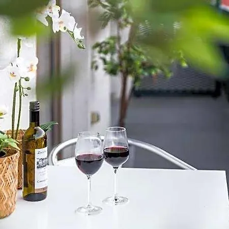 Loft With 3 Bedrooms Near Karlinska Square Szálloda 4*