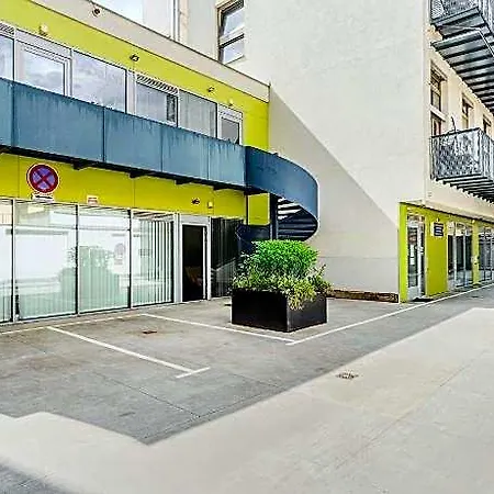 Loft With 3 Bedrooms Near Karlinska Square