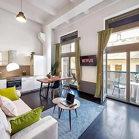 Loft With 3 Bedrooms Near Karlinska Square