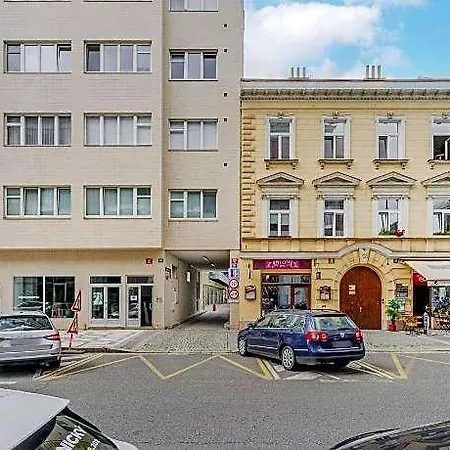 Loft With 3 Bedrooms Near Karlinska Square Szálloda