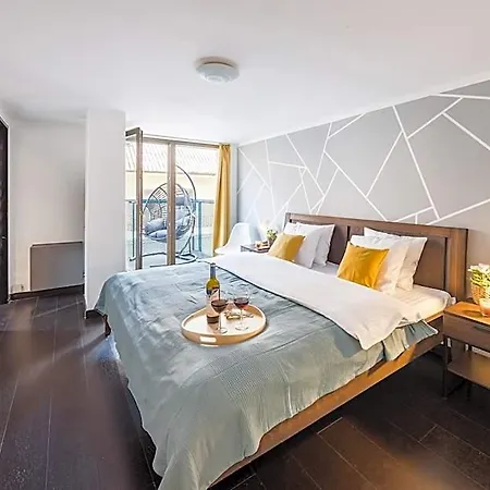Szálloda Loft With 3 Bedrooms Near Karlinska Square