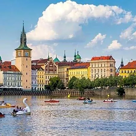 Szálloda Loft With 3 Bedrooms Near Karlinska Square