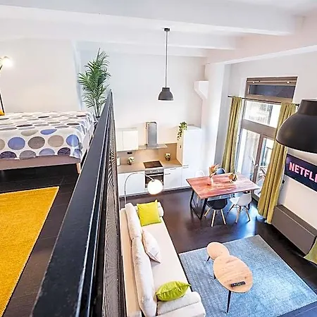 Loft With 3 Bedrooms Near Karlinska Square Hotel