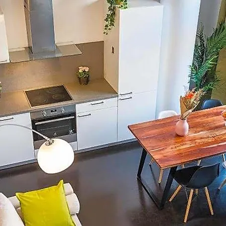 Loft With 3 Bedrooms Near Karlinska Square 4*